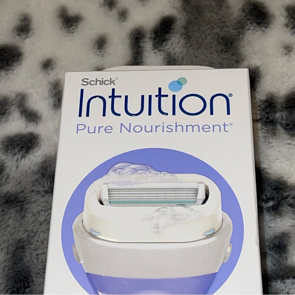 Schick Intuition Razor - Picture 2 of 9